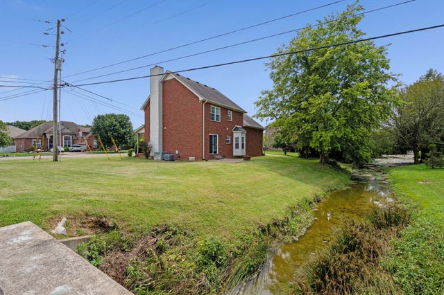 302 Twelve Oaks Ln, Lebanon, TN 37087