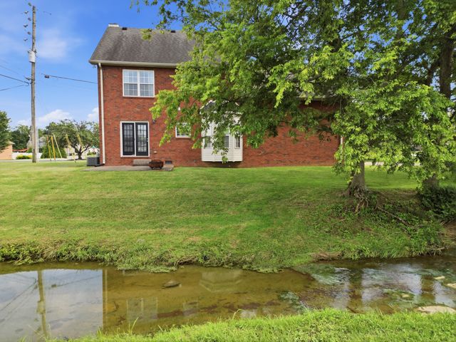 302 Twelve Oaks Ln, Lebanon, TN 37087