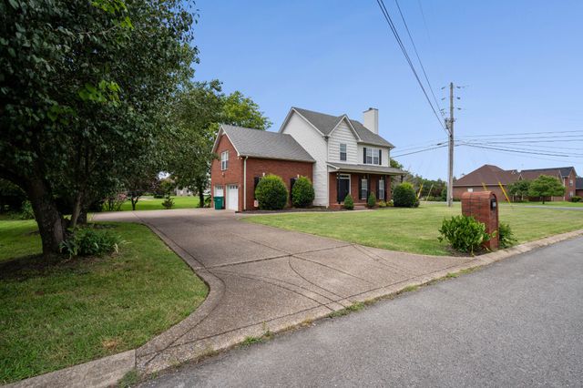 302 Twelve Oaks Ln, Lebanon, TN 37087