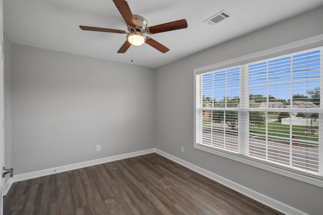 302 Twelve Oaks Ln, Lebanon, TN 37087