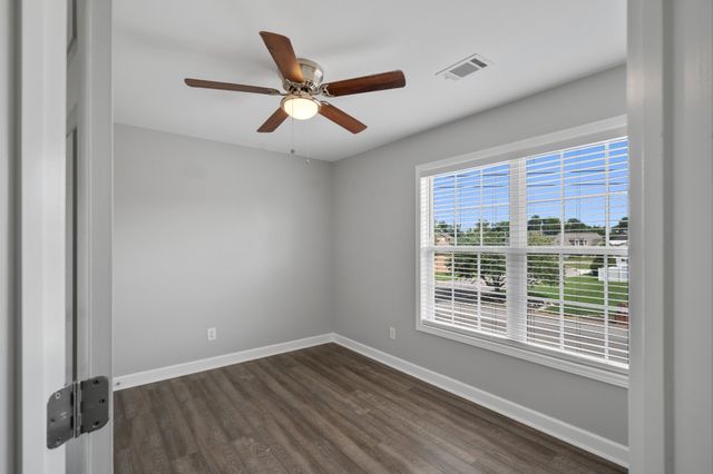 302 Twelve Oaks Ln, Lebanon, TN 37087