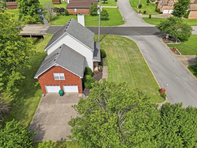 302 Twelve Oaks Ln, Lebanon, TN 37087