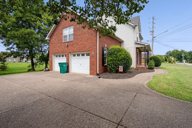302 Twelve Oaks Ln, Lebanon, TN 37087