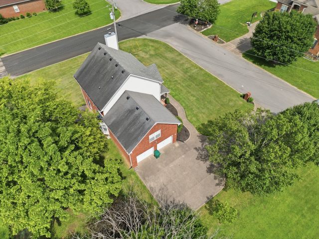 302 Twelve Oaks Ln, Lebanon, TN 37087
