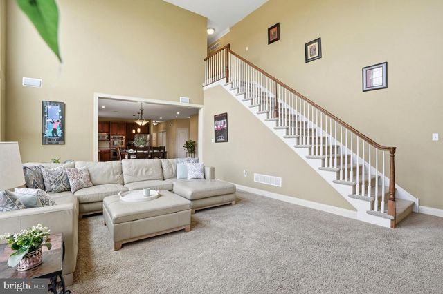 512 CHAMPIONSHIP DR, Harleysville, PA 19438