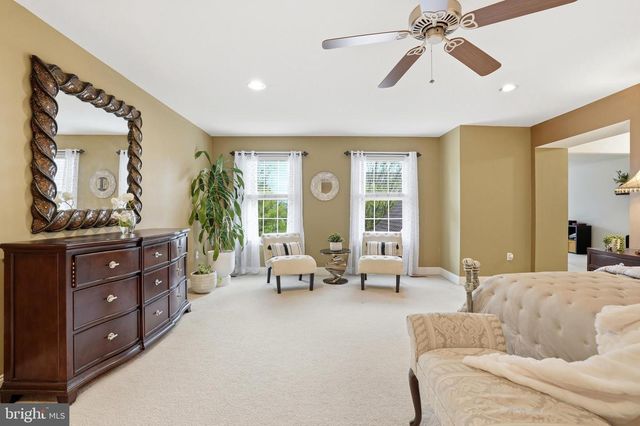 512 CHAMPIONSHIP DR, Harleysville, PA 19438