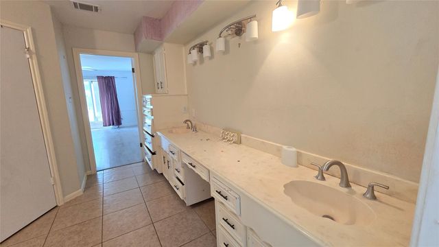 2123 N Fountain Valley Drive, Missouri City, TX 77459