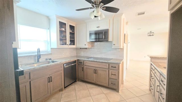 2123 N Fountain Valley Drive, Missouri City, TX 77459