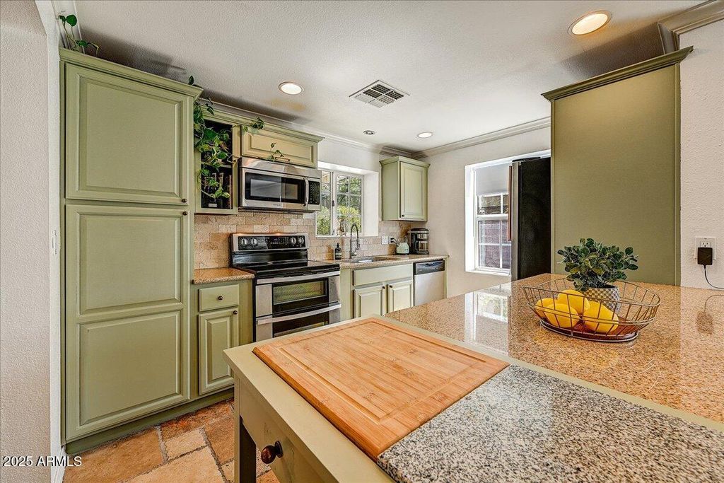 Image 14 of property listing at 4201 N 19TH Street, Phoenix, AZ 85016