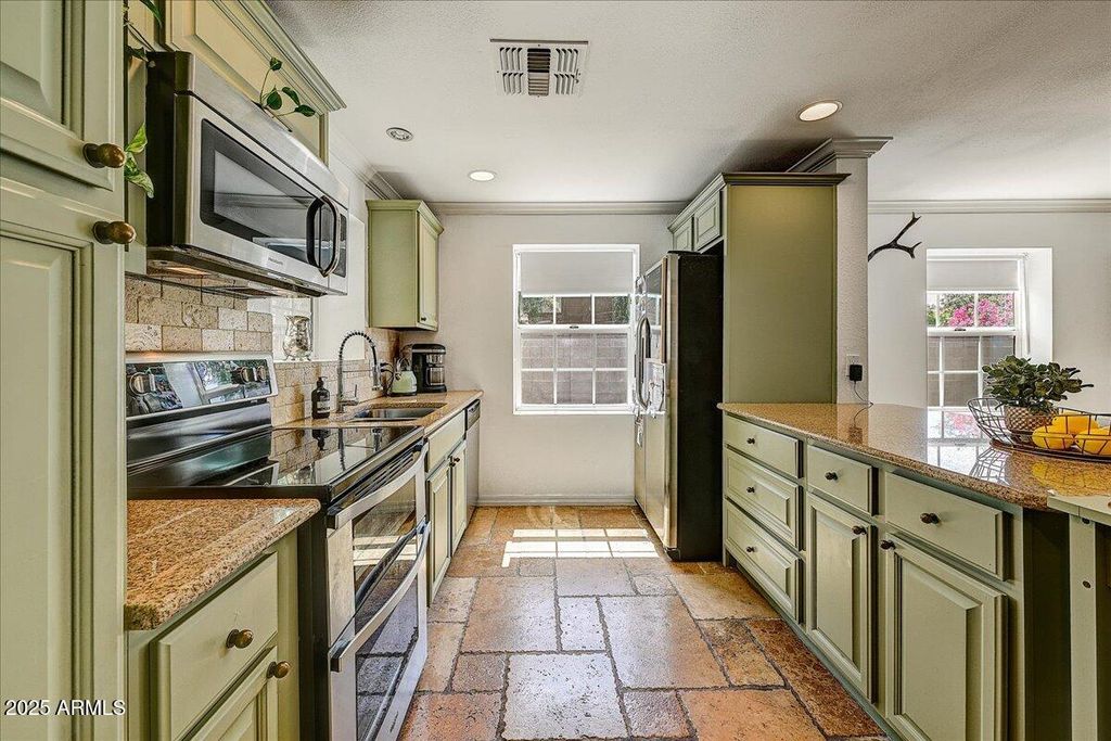 Image 15 of property listing at 4201 N 19TH Street, Phoenix, AZ 85016