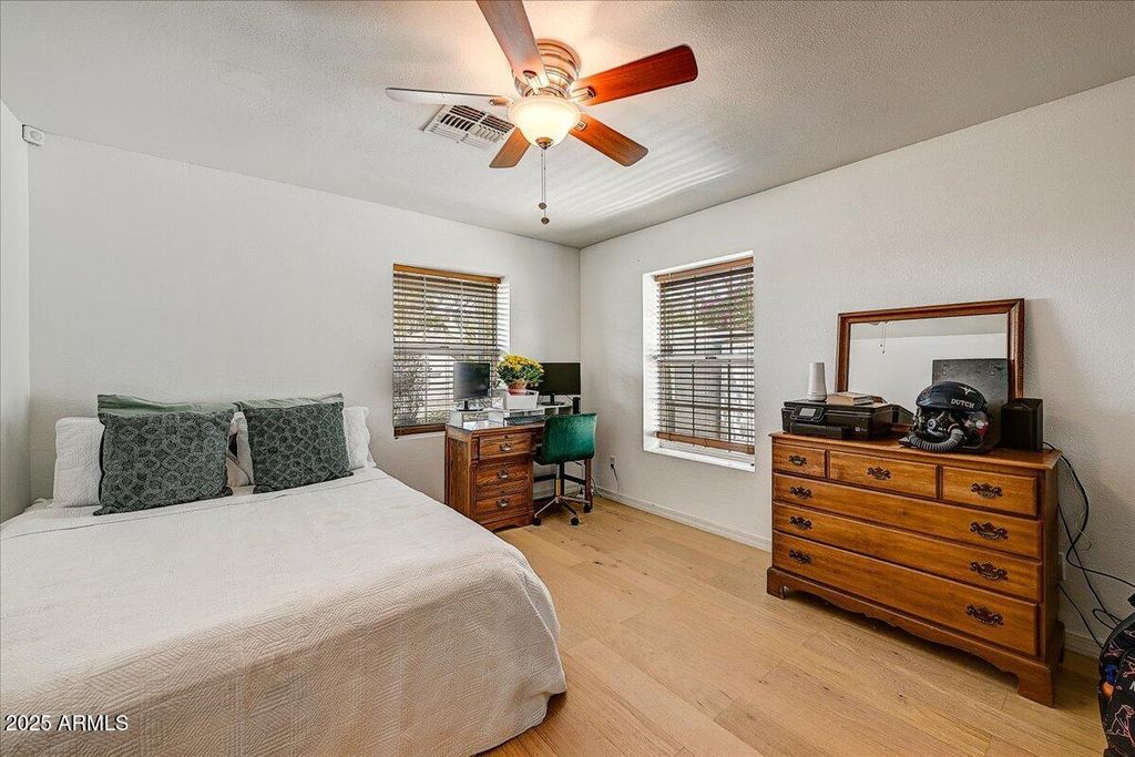 Image 19 of property listing at 4201 N 19TH Street, Phoenix, AZ 85016