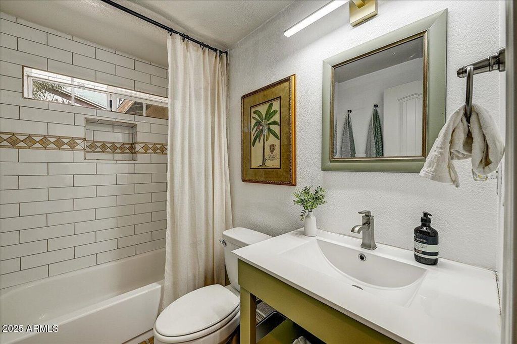 Image 22 of property listing at 4201 N 19TH Street, Phoenix, AZ 85016