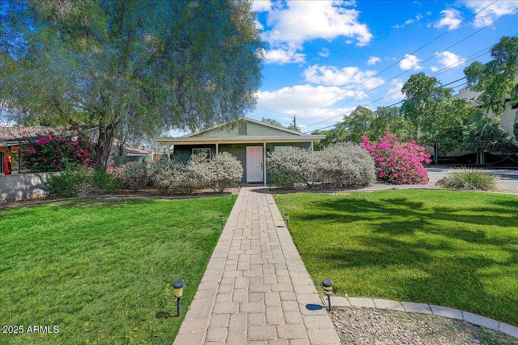 Image 4 of property listing at 4201 N 19TH Street, Phoenix, AZ 85016