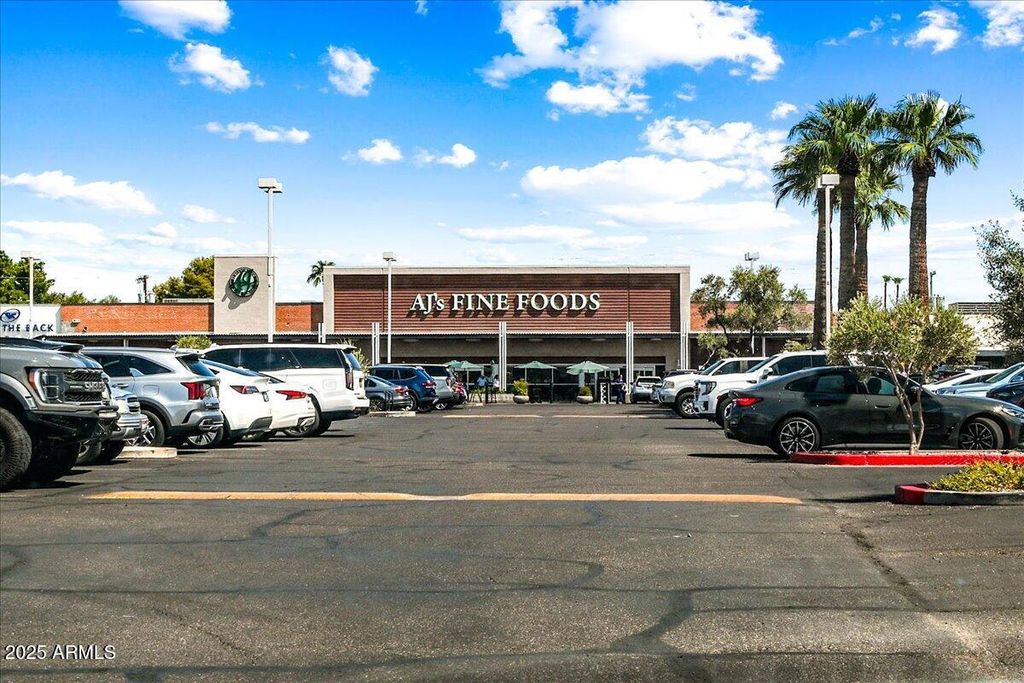 Image 43 of property listing at 4201 N 19TH Street, Phoenix, AZ 85016