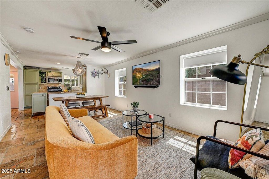 Image 6 of property listing at 4201 N 19TH Street, Phoenix, AZ 85016