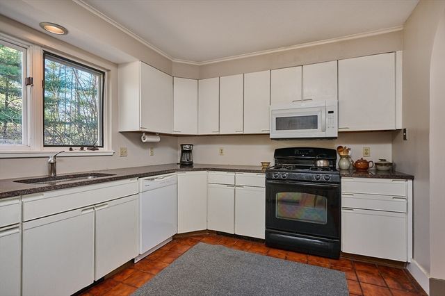 494 Station Rd, Amherst, MA 01002
