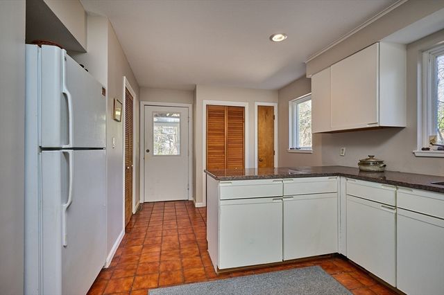 494 Station Rd, Amherst, MA 01002