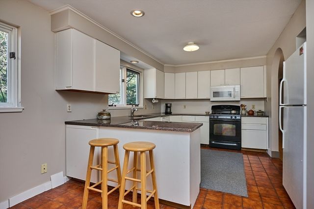 494 Station Rd, Amherst, MA 01002