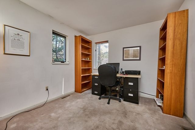 494 Station Rd, Amherst, MA 01002