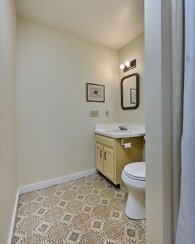 494 Station Rd, Amherst, MA 01002