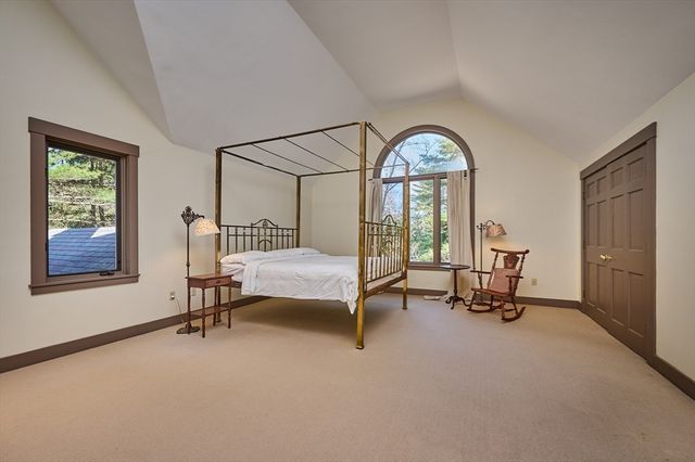 494 Station Rd, Amherst, MA 01002