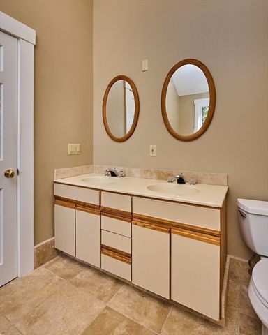 494 Station Rd, Amherst, MA 01002