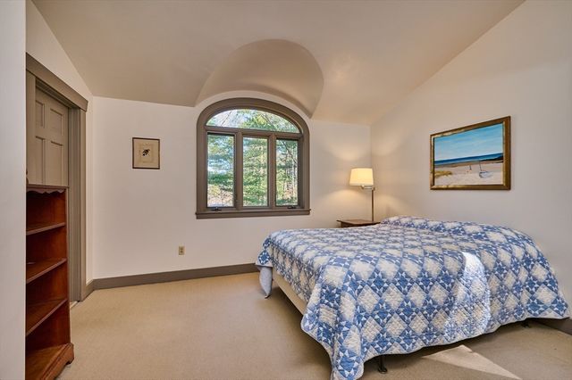 494 Station Rd, Amherst, MA 01002