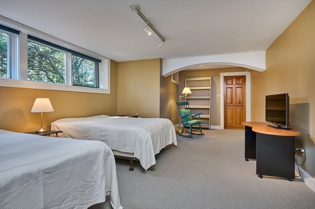 494 Station Rd, Amherst, MA 01002