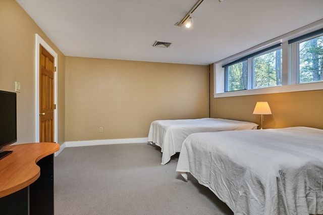 494 Station Rd, Amherst, MA 01002