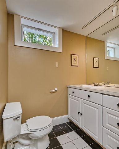 494 Station Rd, Amherst, MA 01002