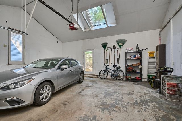 494 Station Rd, Amherst, MA 01002
