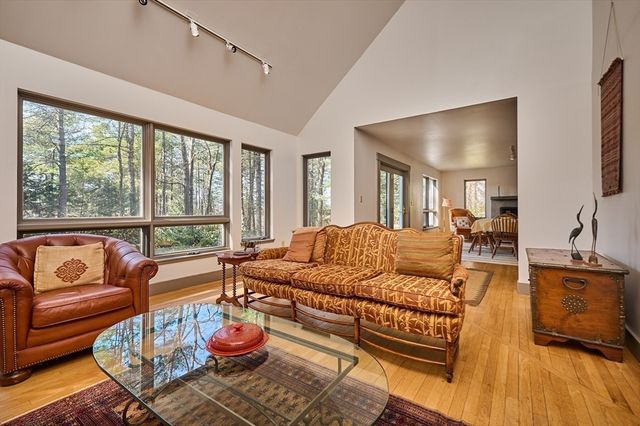 494 Station Rd, Amherst, MA 01002
