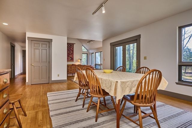 494 Station Rd, Amherst, MA 01002