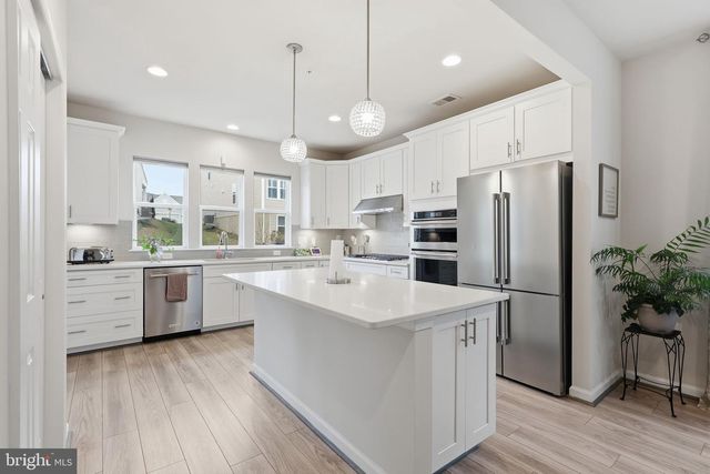 5950 AVERY POINT DR, Fredericksburg, VA 22406