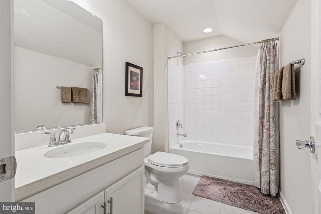 5950 AVERY POINT DR, Fredericksburg, VA 22406