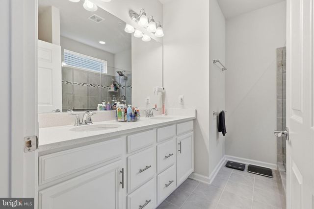 5950 AVERY POINT DR, Fredericksburg, VA 22406