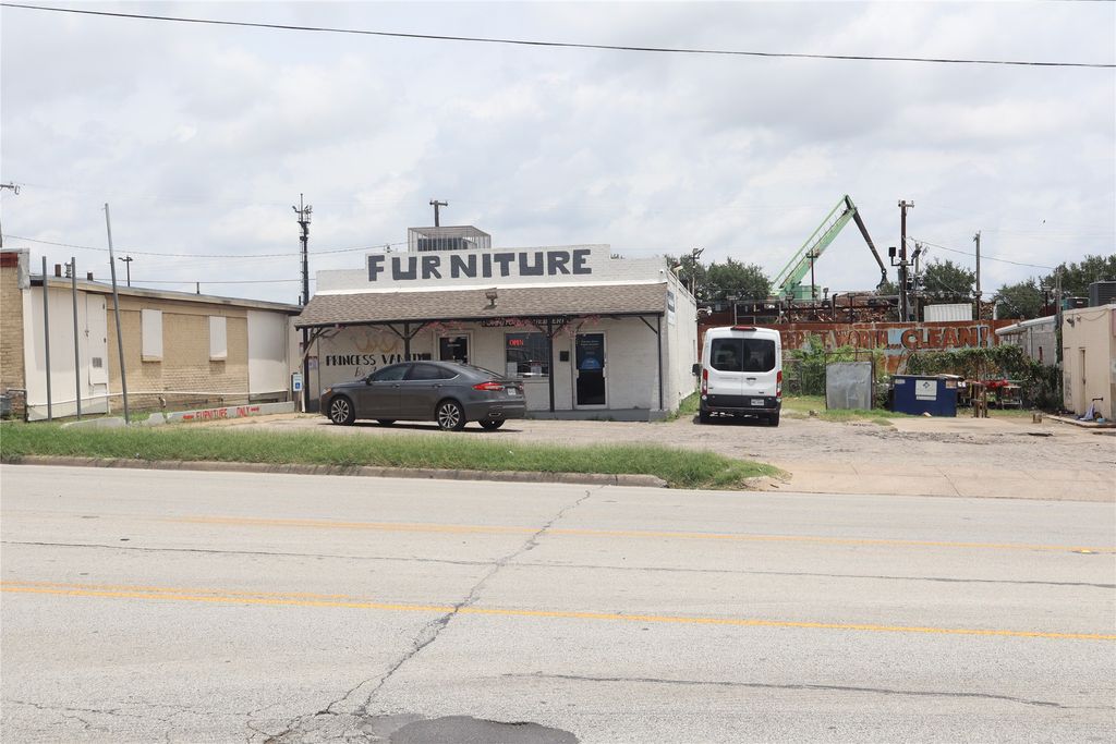 3804 N Main Street 100, Fort Worth, TX 76106