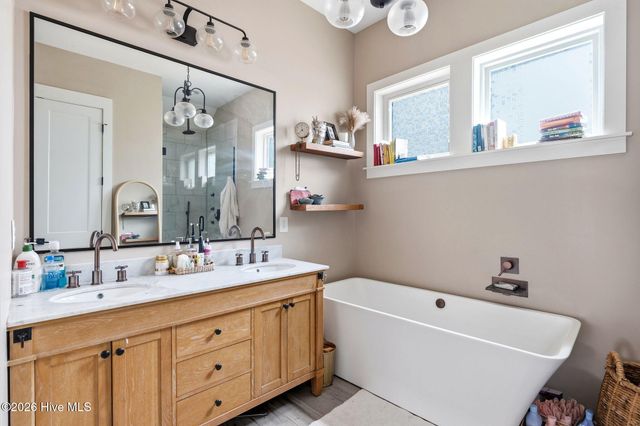 170 E Delaware Avenue, Southern Pines, NC 28387