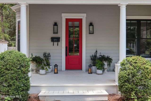 170 E Delaware Avenue, Southern Pines, NC 28387
