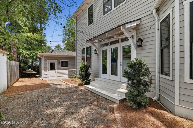 170 E Delaware Avenue, Southern Pines, NC 28387