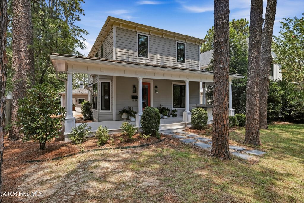 170 E Delaware Avenue, Southern Pines, NC 28387