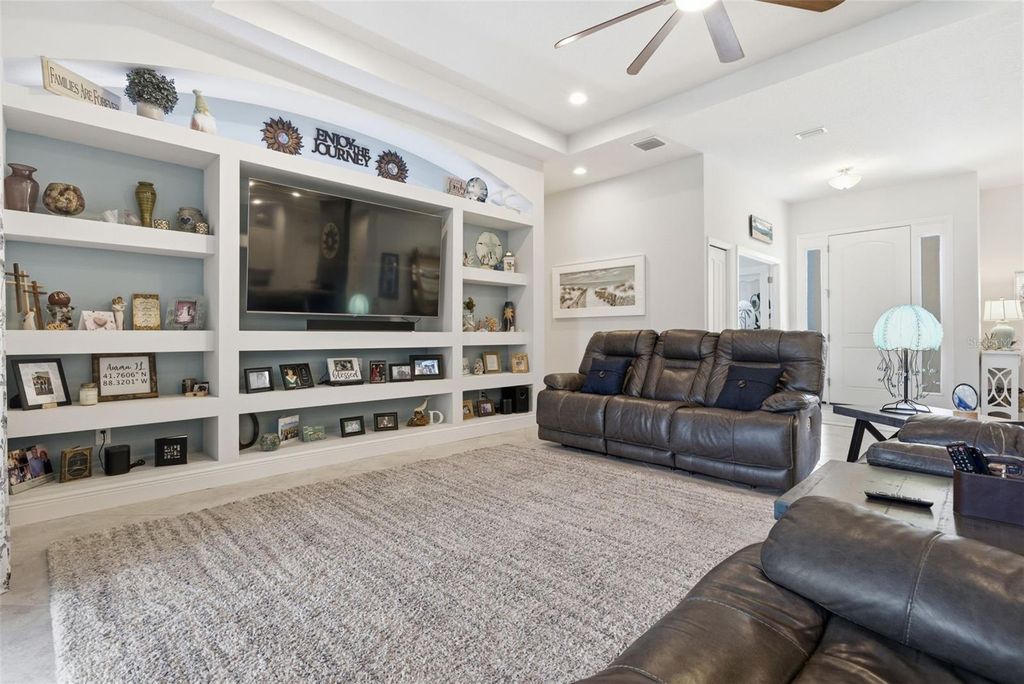 Image 9 of property listing at 3840 CARDENAL AVENUE, Sun City Center, FL 33573