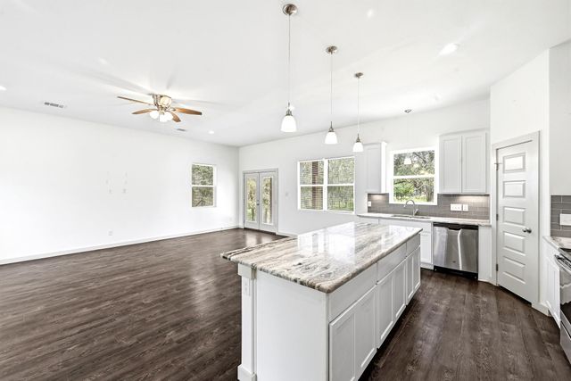 354 Lamaloa LN, Bastrop, TX 78602