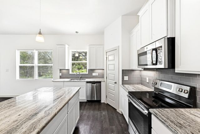 354 Lamaloa LN, Bastrop, TX 78602
