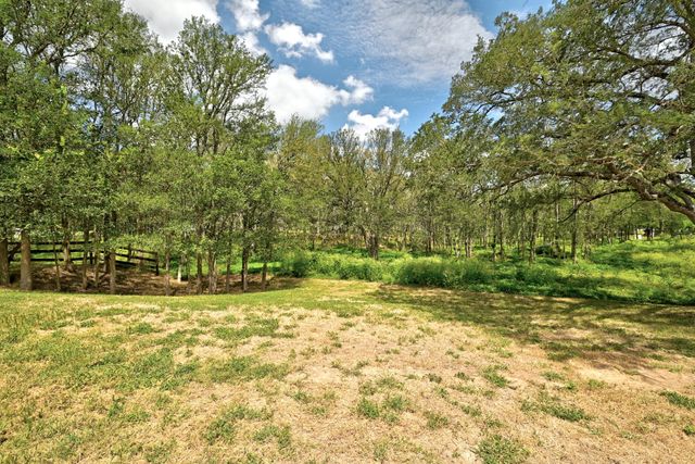 354 Lamaloa LN, Bastrop, TX 78602