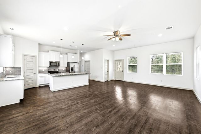 354 Lamaloa LN, Bastrop, TX 78602
