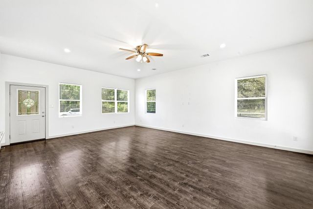 354 Lamaloa LN, Bastrop, TX 78602