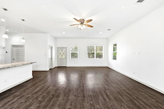354 Lamaloa LN, Bastrop, TX 78602