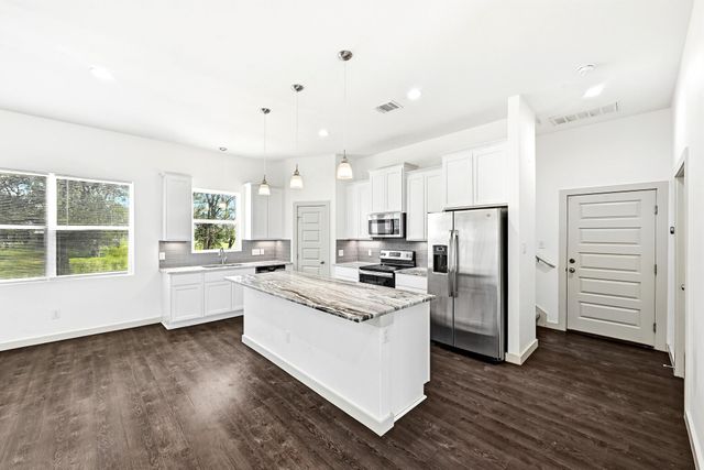 354 Lamaloa LN, Bastrop, TX 78602