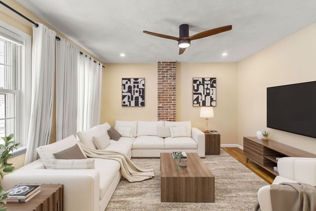 223 Bolton St, Boston, MA 02127